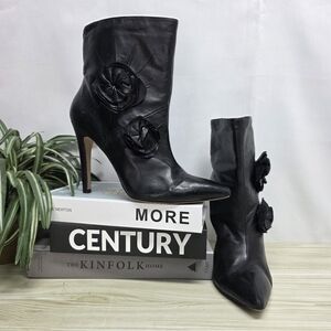 Vince Camuto Black Heeled Boots with Floral Detail On The Sides Size 9B 39
